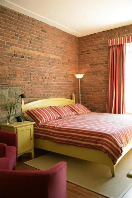 Auberge Saint-Pierre Quebec City Room photo